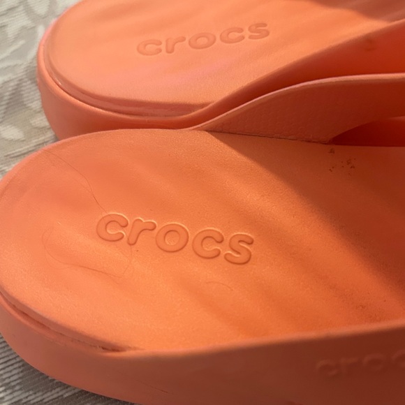 CROCS Women’s Coral Foam Flip Sandals - Picture 2 of 10